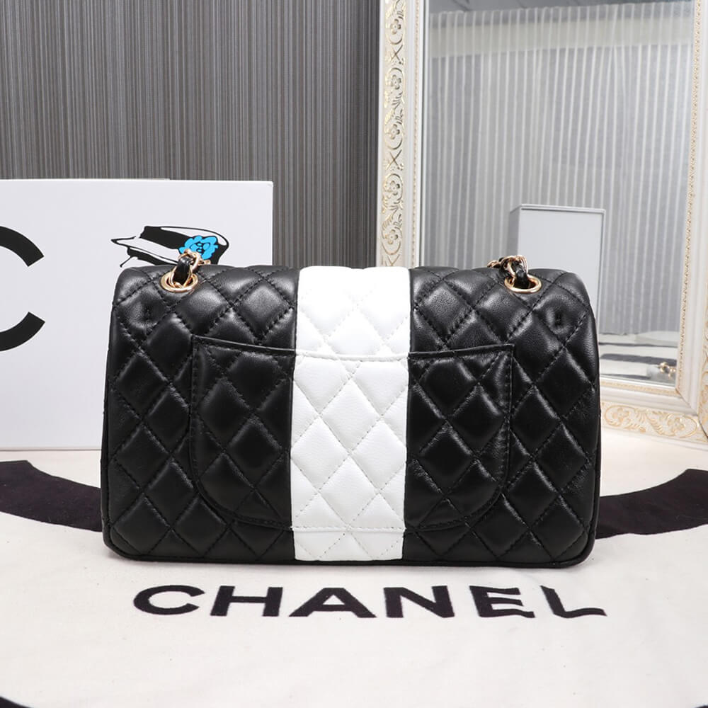 CHANEL CLASSIC HANDBAG 