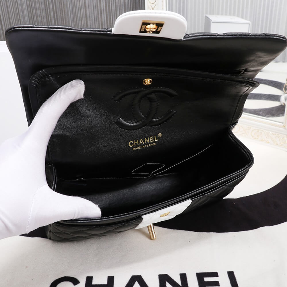 CHANEL CLASSIC HANDBAG 