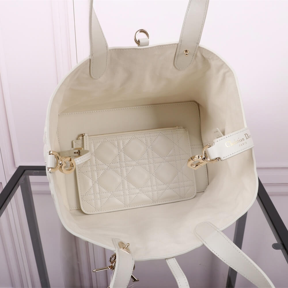 Medium Dior Toujours Bag M2821