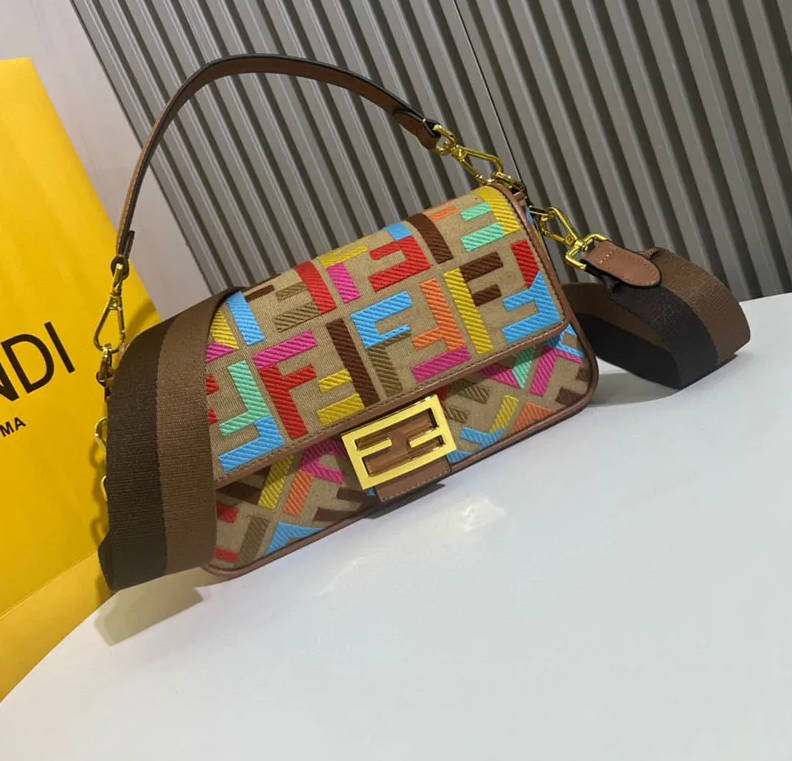 FENDI Classic Baguette