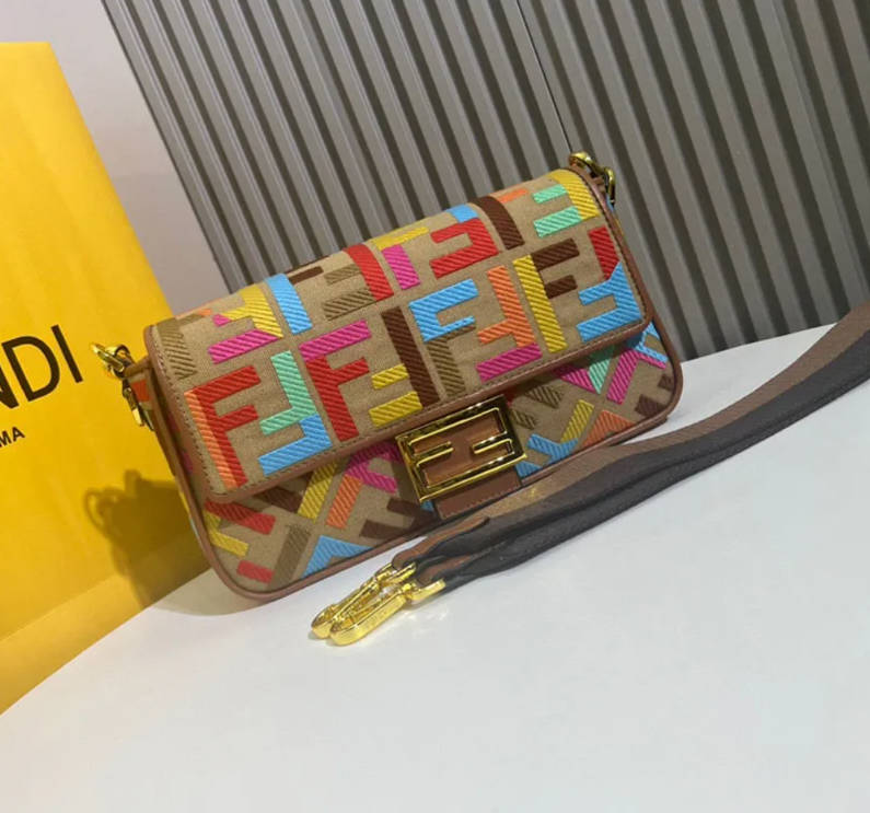 FENDI Classic Baguette