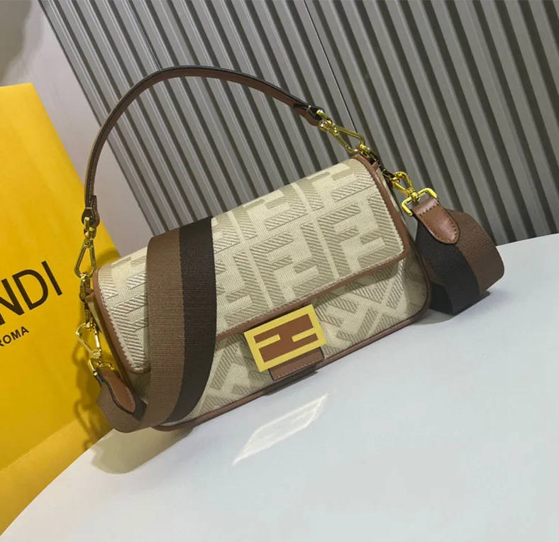 FENDI Classic Baguette