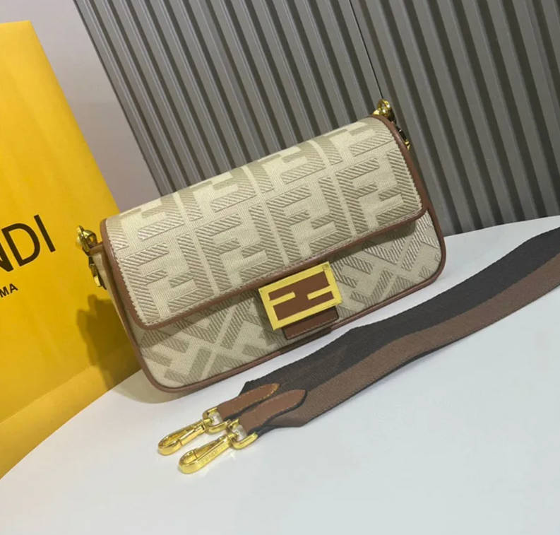 FENDI Classic Baguette