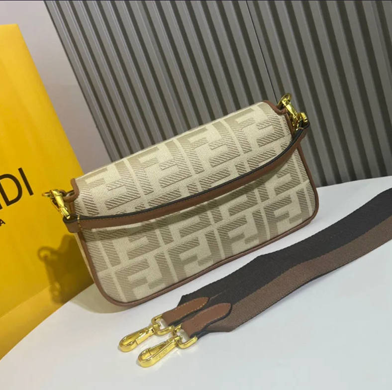 FENDI Classic Baguette