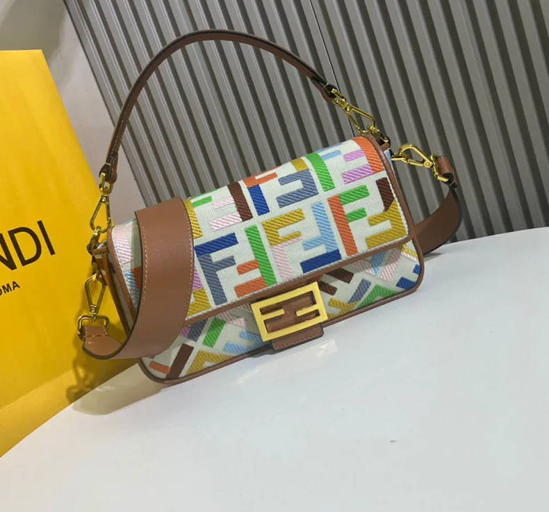 FENDI Classic Baguette