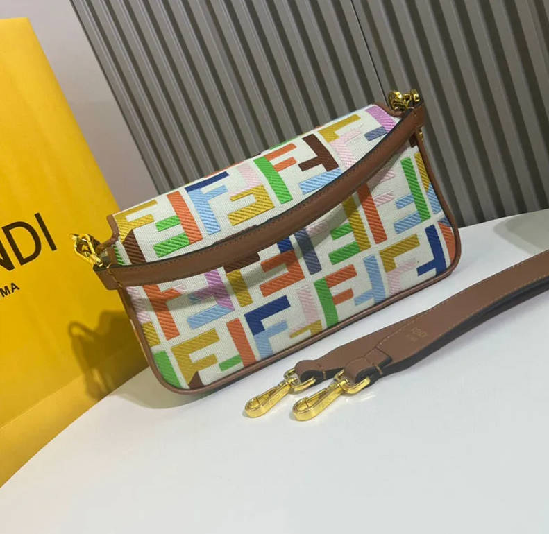 FENDI Classic Baguette