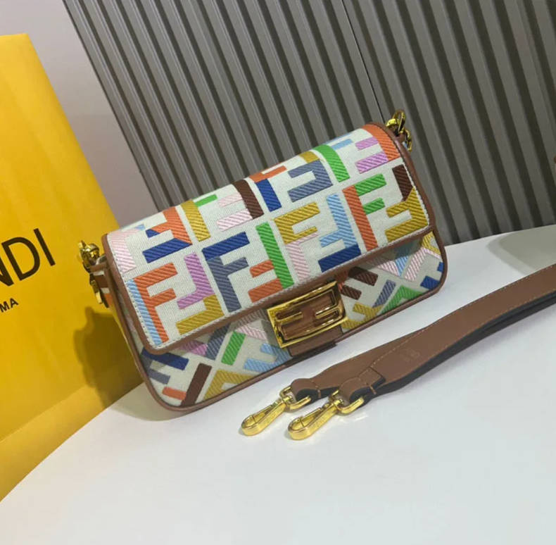 FENDI Classic Baguette