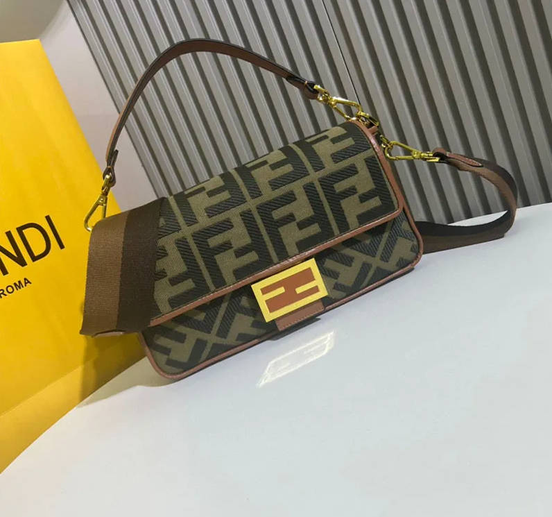 FENDI Classic Baguette