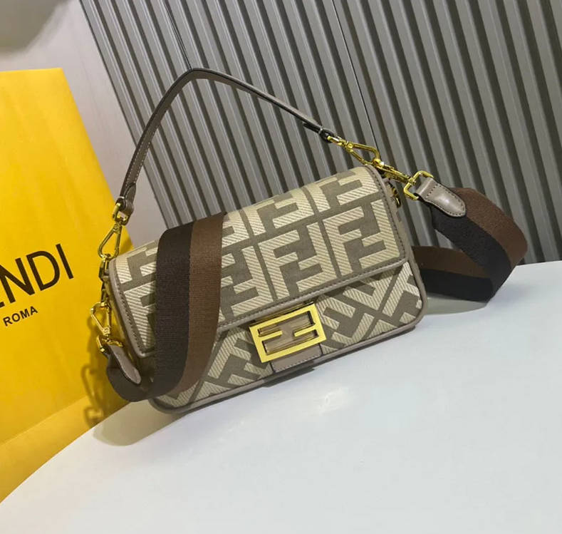 FENDI Classic Baguette