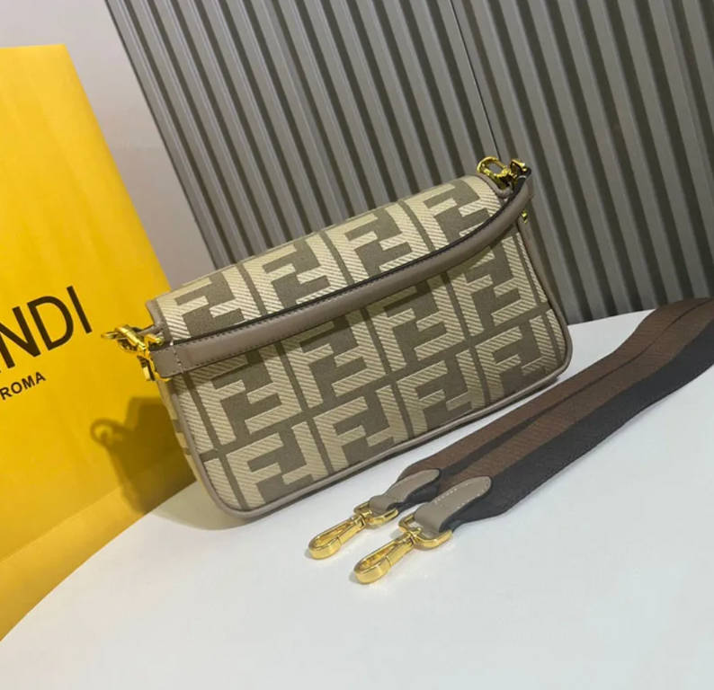 FENDI Classic Baguette