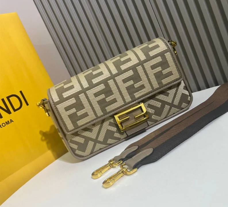 FENDI Classic Baguette