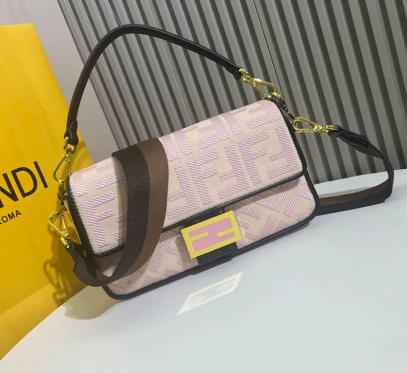 FENDI Classic Baguette