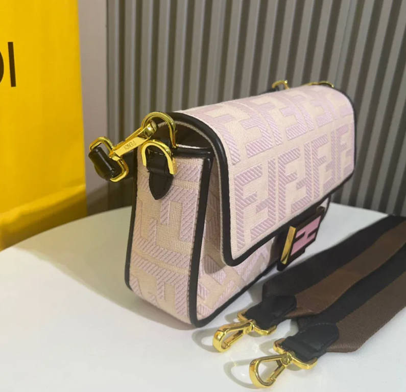 FENDI Classic Baguette