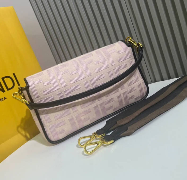 FENDI Classic Baguette