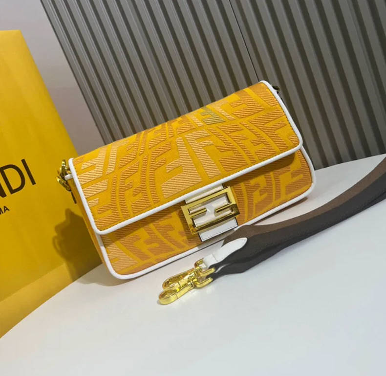 FENDI Classic Baguette