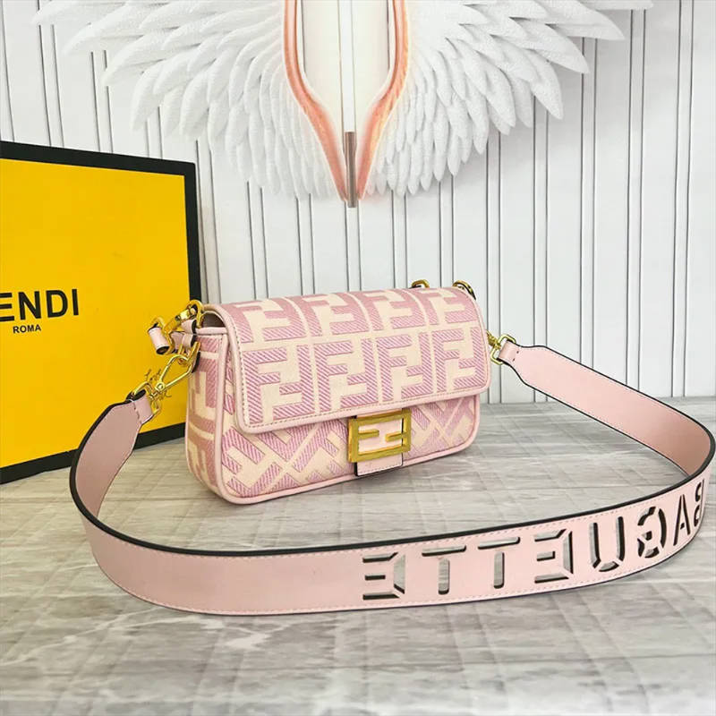 FENDI Classic Baguette