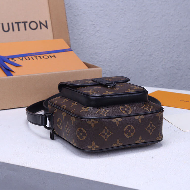 LV Christopher Wearable Wallet M69404