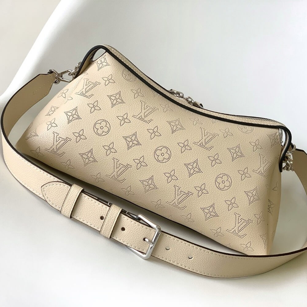 LV Hand It All PM M24114