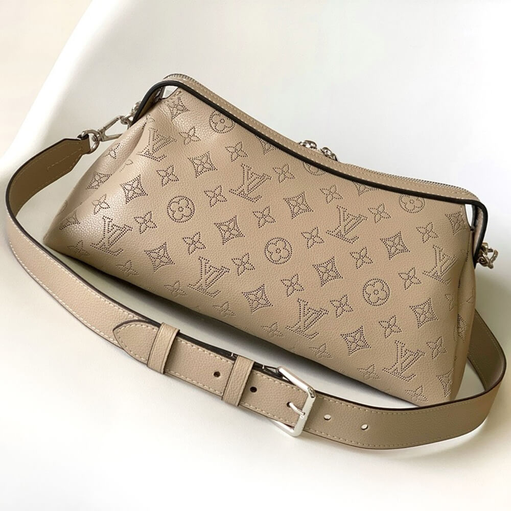 LV Hand It All PM M24255