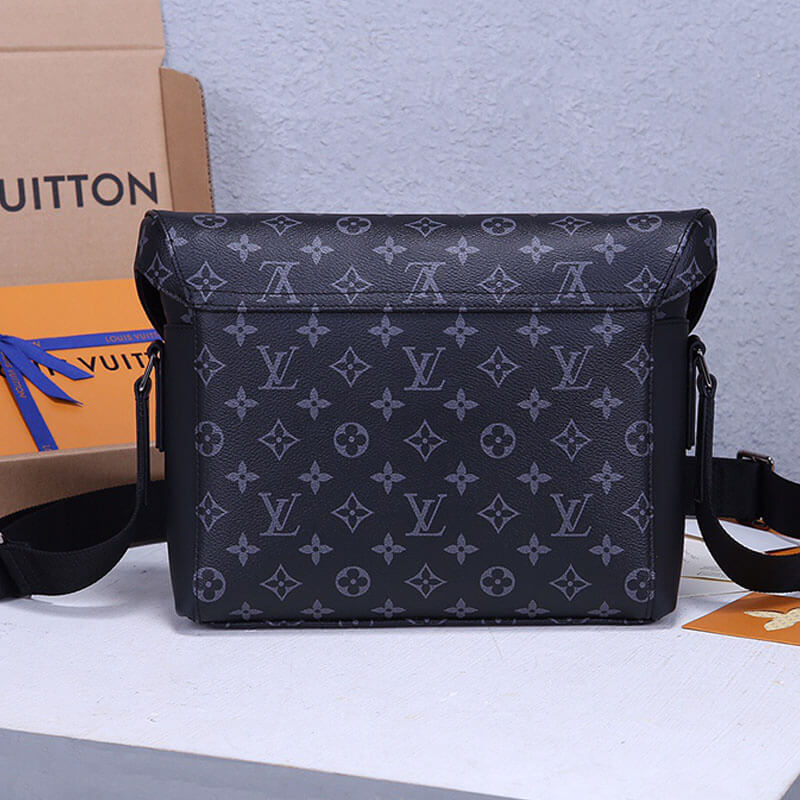 LV Messenger PM Voyager Bag M40511