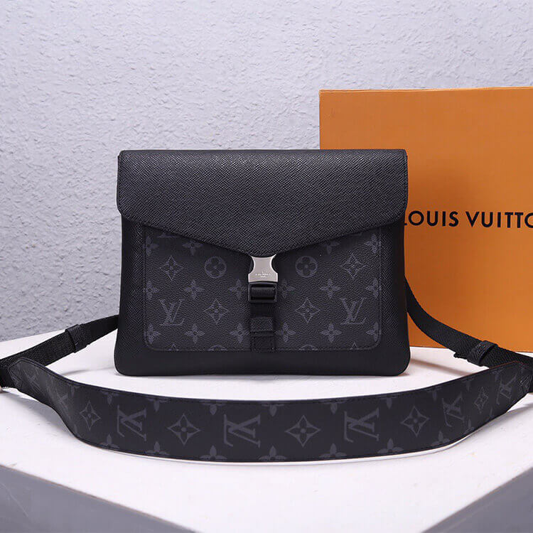 LV Outdoor Flap Messenger M30413