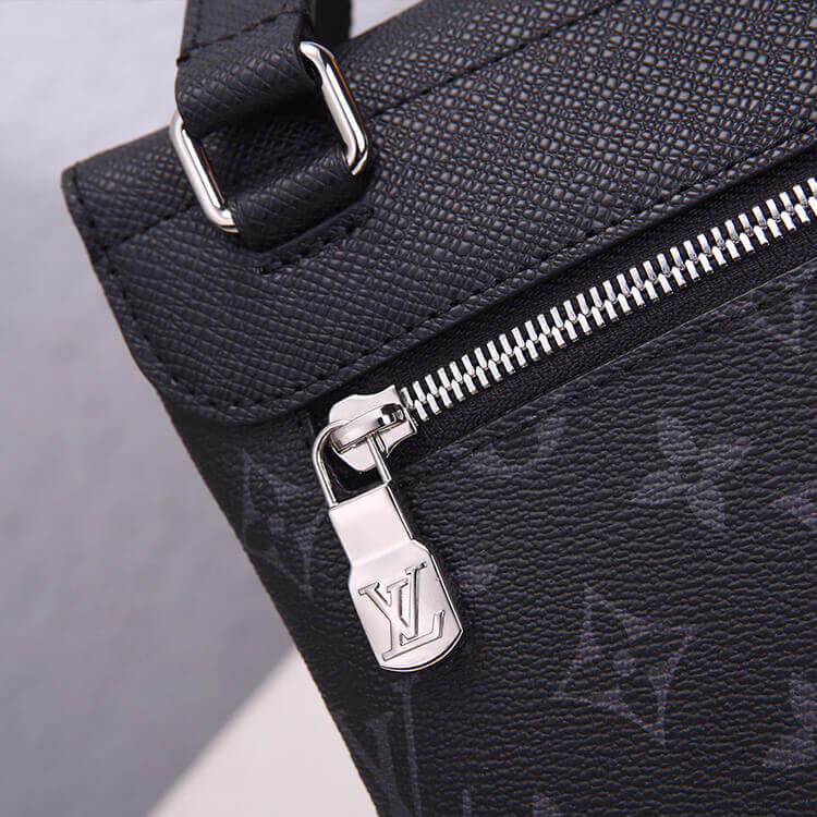 LV Outdoor Flap Messenger M30413