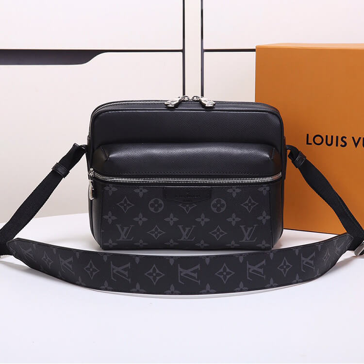 LV Outdoor Messenger M30233