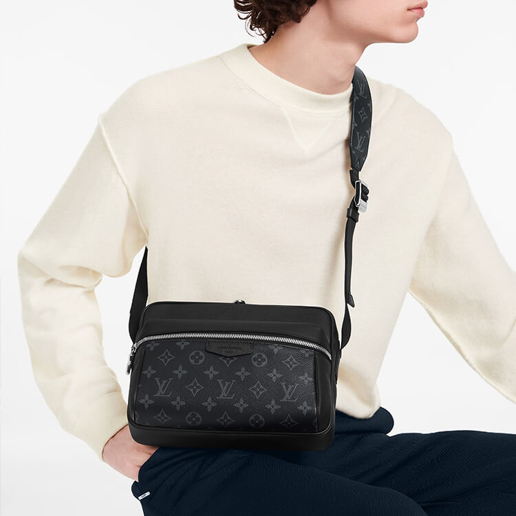 LV Outdoor Messenger M30233