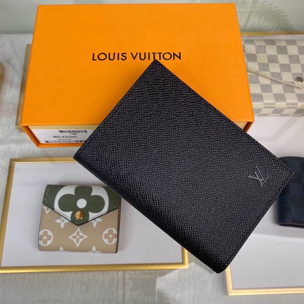 LV PASSPORT COVER 