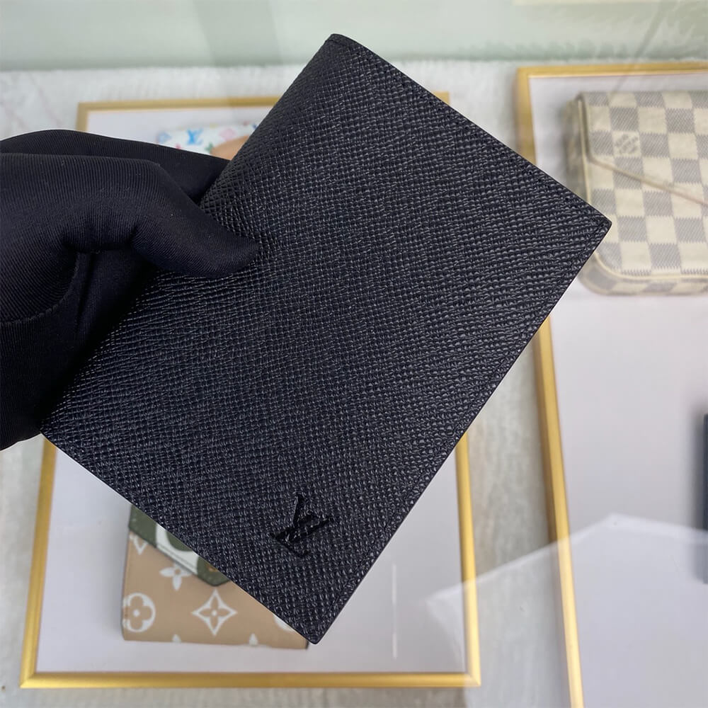 LV PASSPORT COVER 