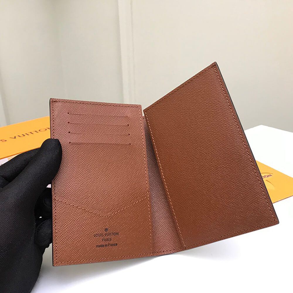 LV PASSPORT COVER 