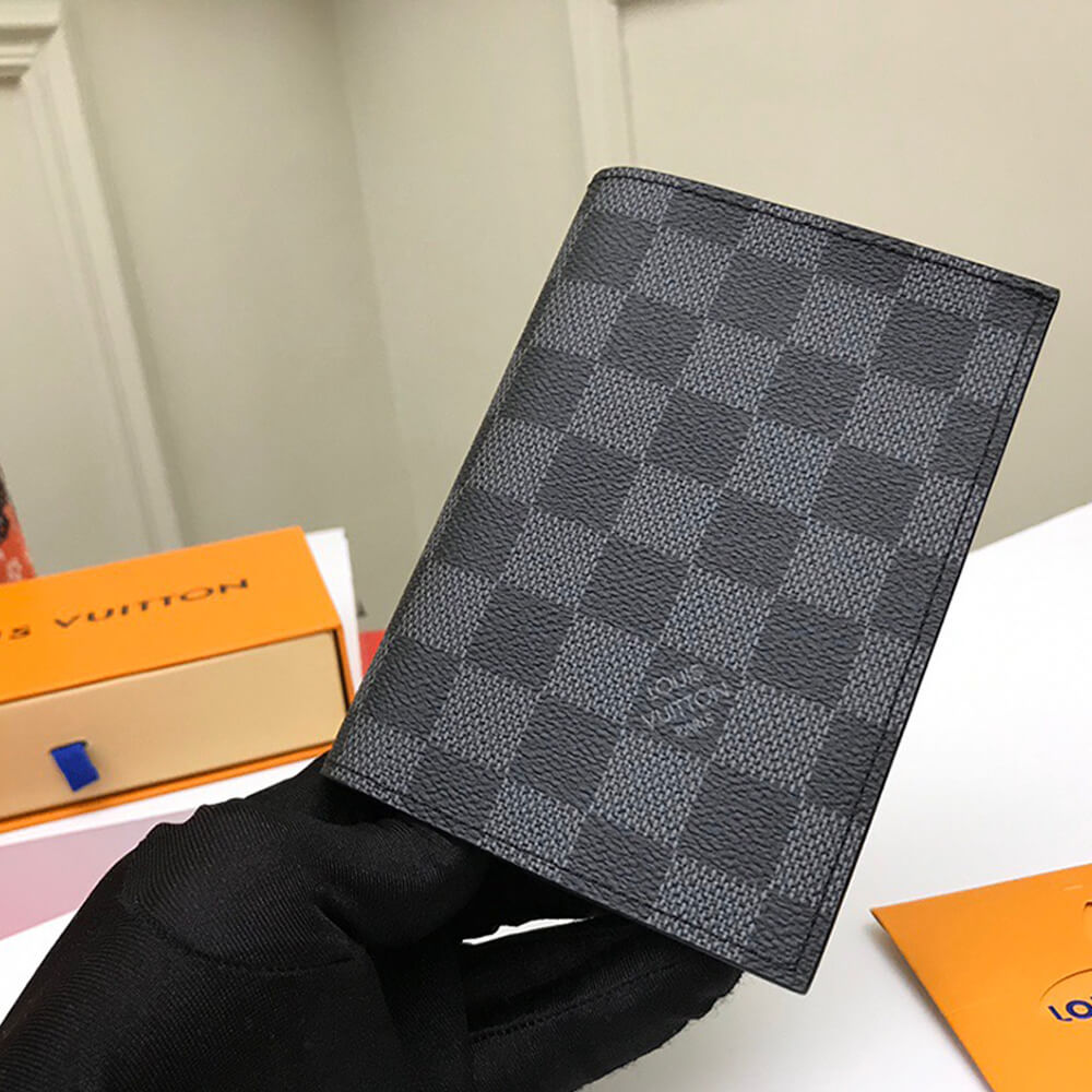 LV PASSPORT COVER 