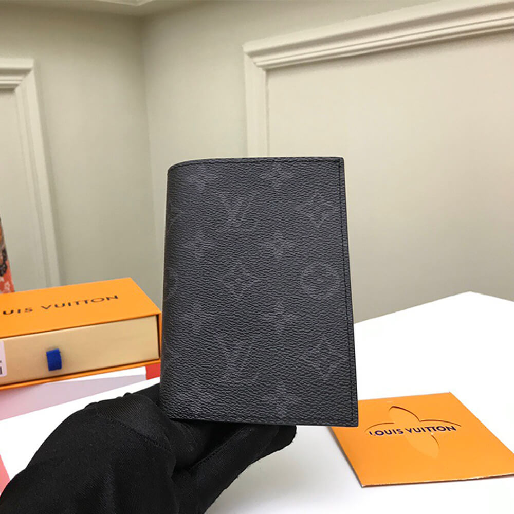 LV PASSPORT COVER 