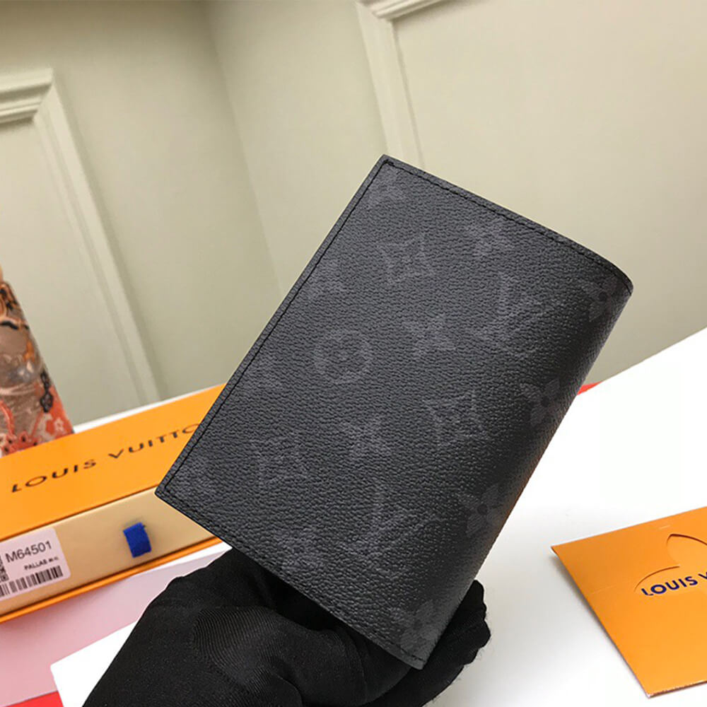 LV PASSPORT COVER 