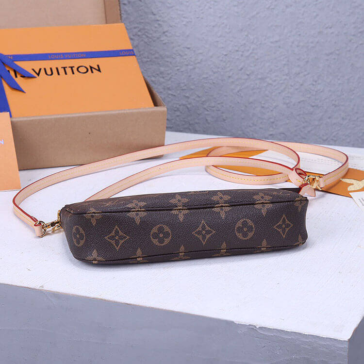 LV Pochette Accessoires M40712