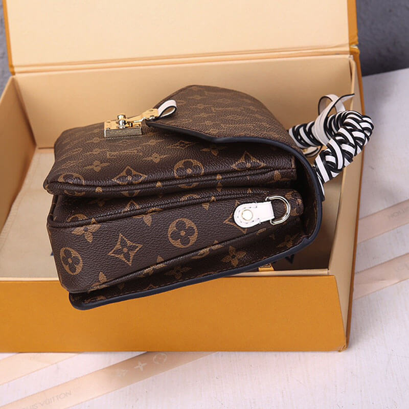 LV Pochette Metis Handbag M44071