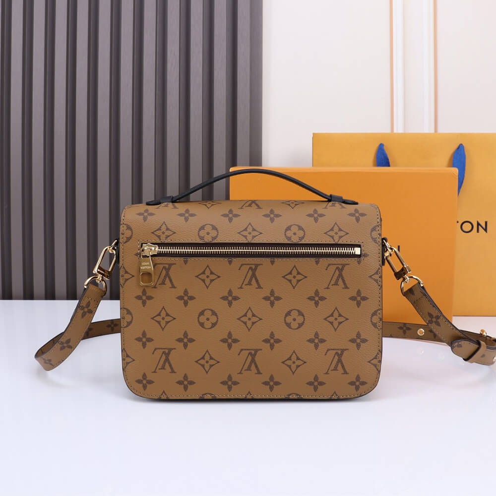 LV Pochette Métis M44876