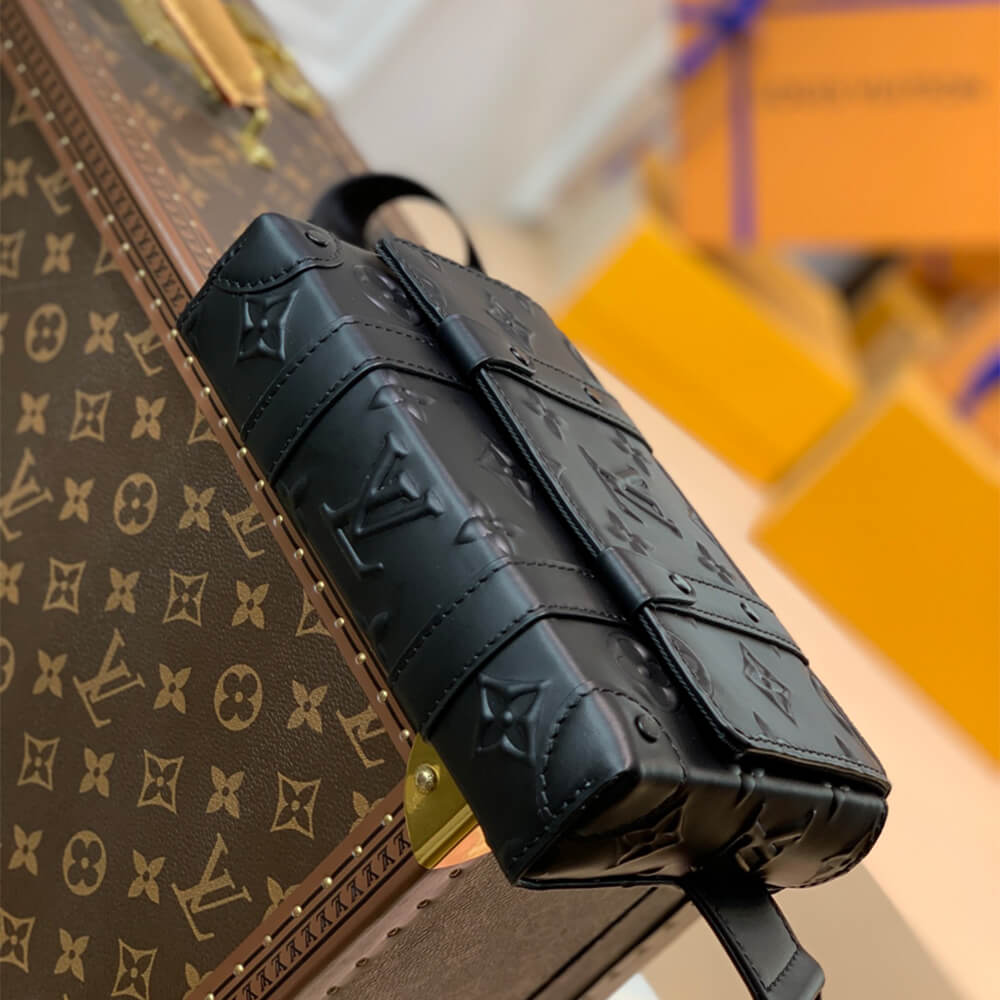 LV TRUNK SLINGBAG M57952