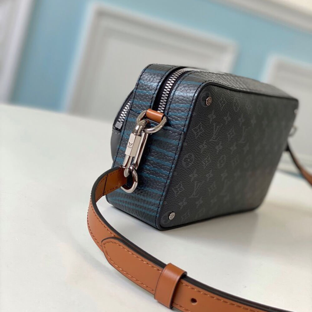 Louis Vuitton VOLGA ON STRAP M69688